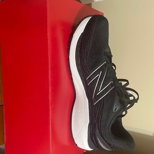 Men’s NWT New Balance M860M12 Running Shoes